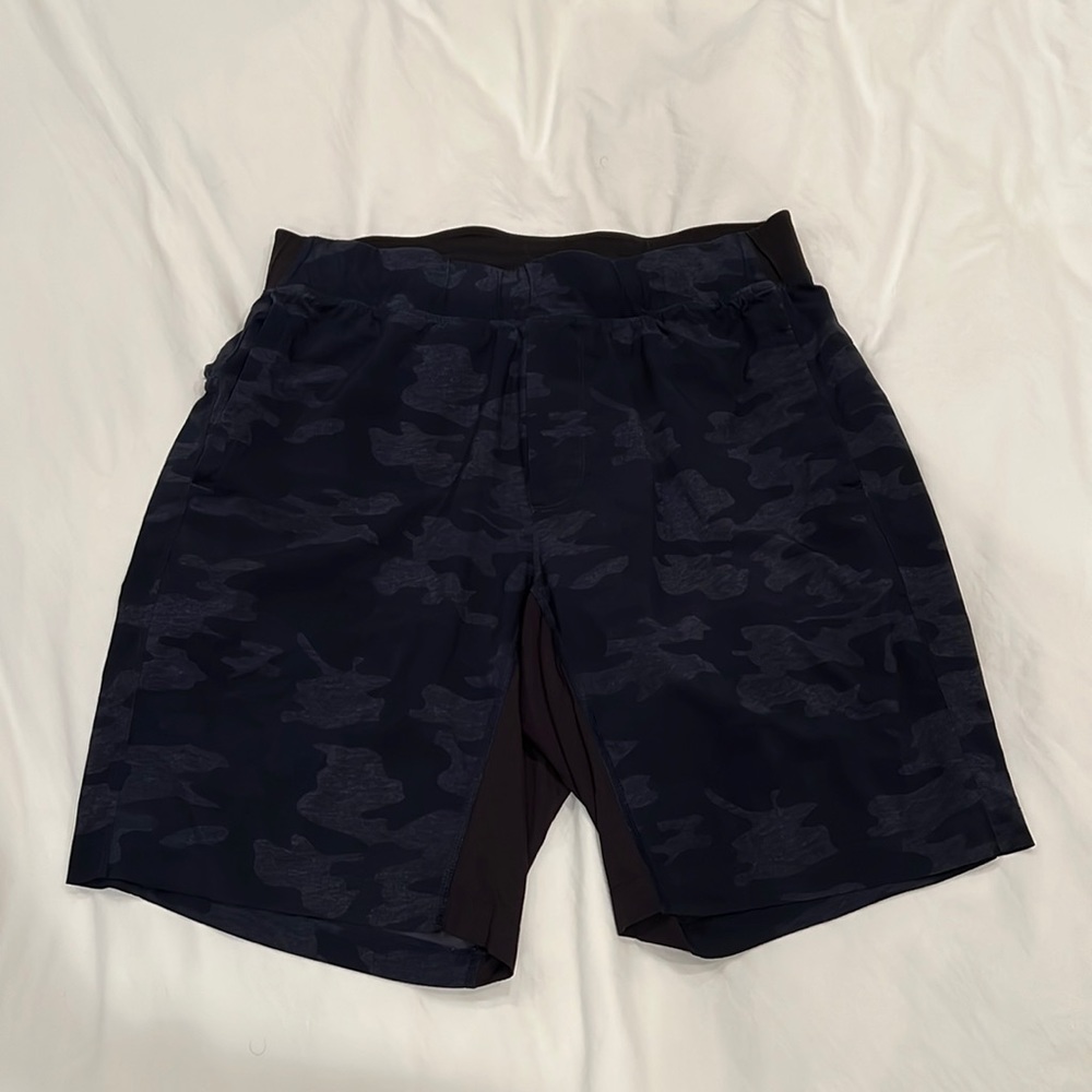 Lululemon THE Shorts - Large Camo